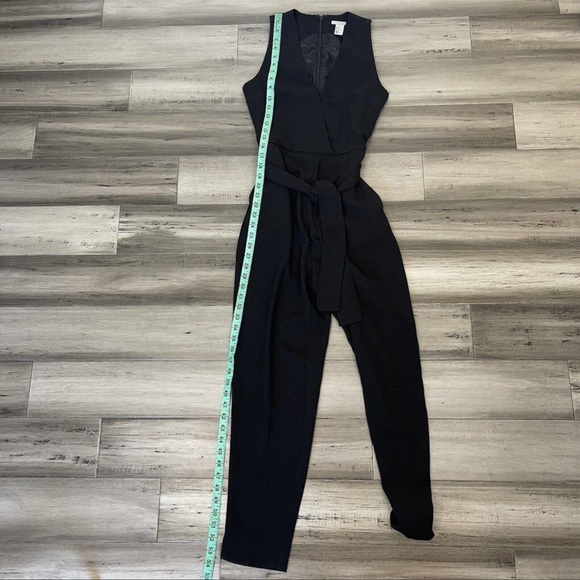 NWOT H&M V-Neck Jumpsuit Sleeveless Black 4 - Picture 8 of 8